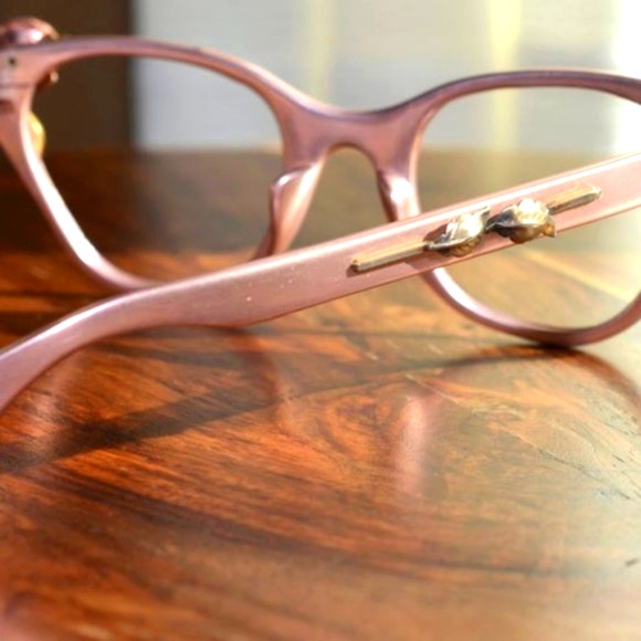 🩷🌷🩷 Exquisite RARE Vintage Tura Frosted Pink Flower Accented Cat Eye Glasses - Picture 4 of 15